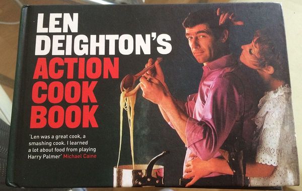 What's in an (online) name?