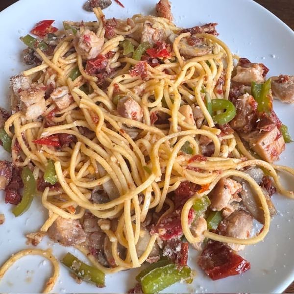 RECIPE: Pasta with Chicken, Peppers, Onions and Sun-Dried Tomatoes