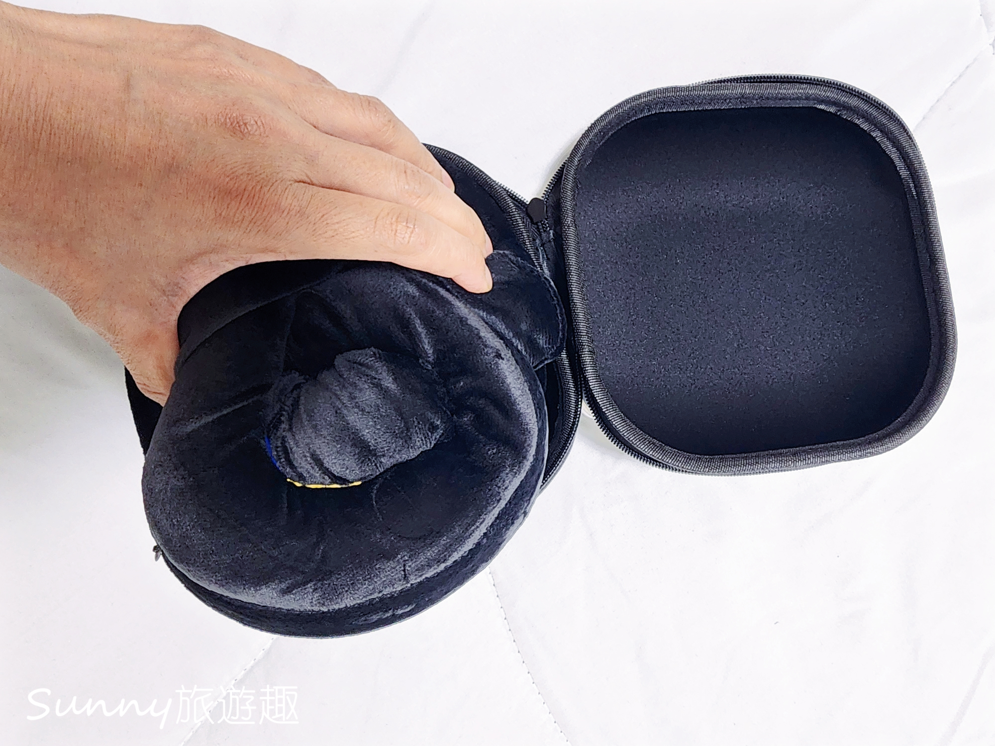 Travel Blue 寧靜頸枕 收納盒