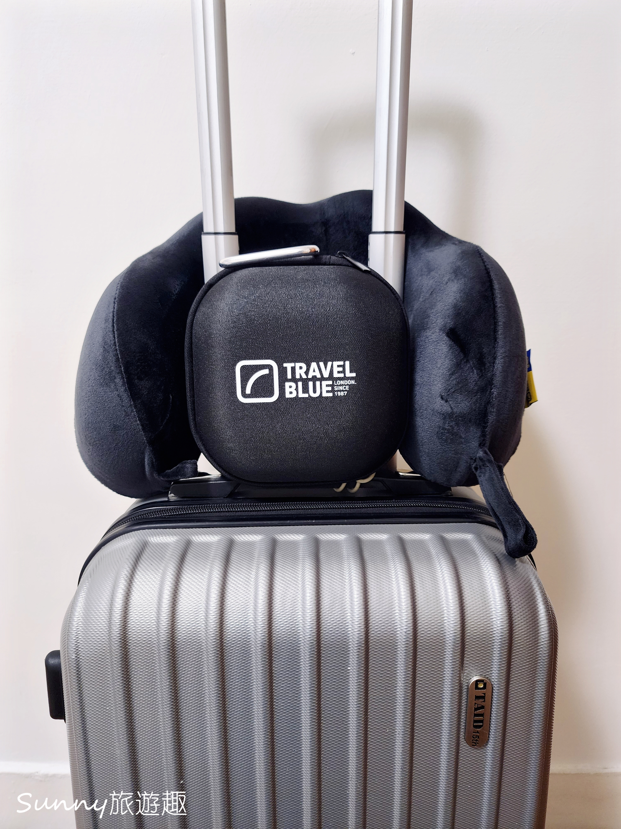 Travel Blue 寧靜頸枕 收納盒