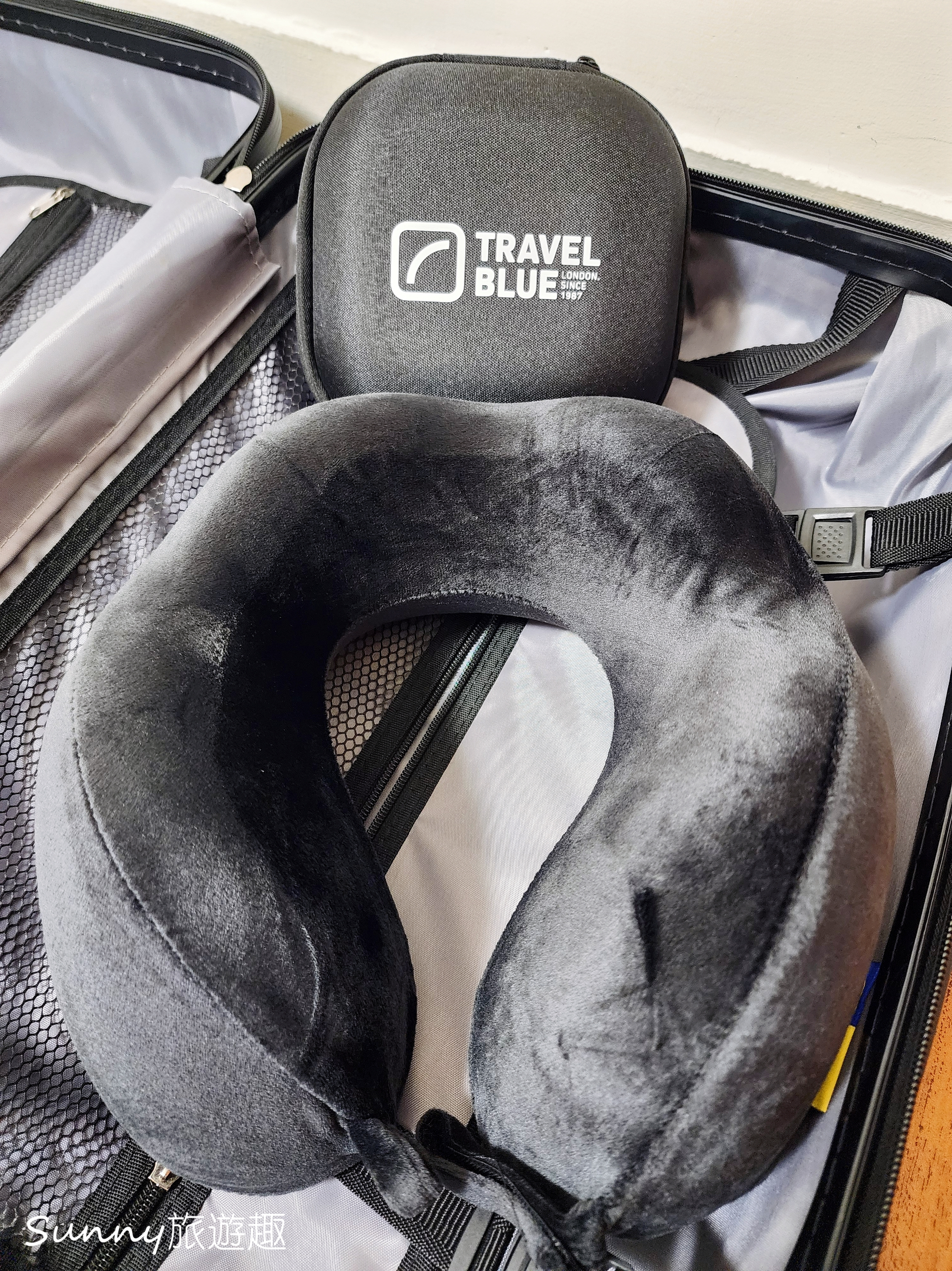 Travel Blue 寧靜頸枕 收納盒