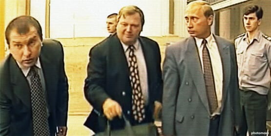 Начнем немного заранее. Владимир Путин переехал в Москву в 1996 году. Всего за три года до объявления преемником Бориса Ельцина он успел поработать на самых разных должностях. А кем он не был? Начнем немного заранее. Владимир Путин переехал в Москву в 1996 году. Всего за три года до объявления преемником Бориса Ельцина он успел поработать на самых разных должностях. А кем он не был?