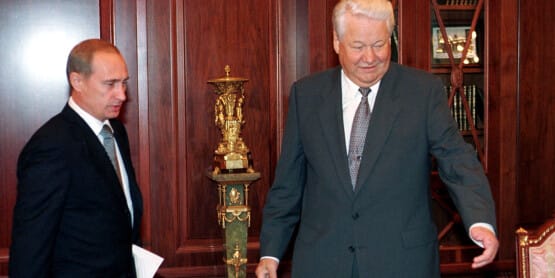Август 1999 года оказался не менее значимым месяцем в истории современной России, чем его предшественник — дефолтный август 1998-го: 9 августа Борис Ельцин назначил Владимира Путина исполняющим обязанности премьер-министра и назвал его своим преемником. А уже в октябре, спустя несколько месяцев, Владимир Путин поддержал создание избирательного блока для участия в грядущих выборах в Госдуму третьего созыва. Как назывался этот блок? Август 1999 года оказался не менее значимым месяцем в истории современной России, чем его предшественник — дефолтный август 1998-го: 9 августа Борис Ельцин назначил Владимира Путина исполняющим обязанности премьер-министра и назвал его своим преемником. А уже в октябре, спустя несколько месяцев, Владимир Путин поддержал создание избирательного блока для участия в грядущих выборах в Госдуму третьего созыва. Как назывался этот блок?