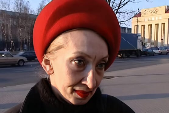 Что на самом деле говорила женщина в красном берете и с красной помадой в меме «Я прошла афганскую войну»? Что на самом деле говорила женщина в красном берете и с красной помадой в меме «Я прошла афганскую войну»?