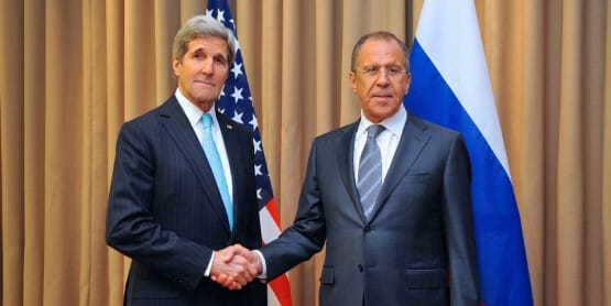 Министр иностранных дел России Сергей Лавров поддерживал дружеские отношения с госсекретарем США Джоном Керри. Министр иностранных дел России Сергей Лавров поддерживал дружеские отношения с госсекретарем США Джоном Керри.