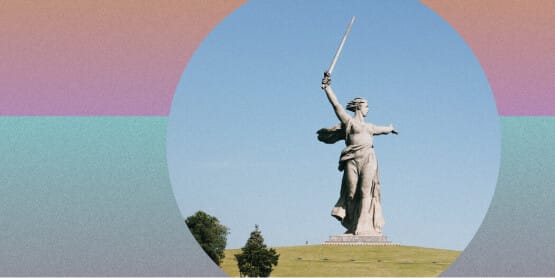 Представим, что вы выпили и, матерясь, залезли на скульптуру «Родина-мать зовет!», а ваша знакомая немногим позже выложила в инстаграм видео, будто она щекочет грудь скульптуры, стоя при этом далеко от нее. Как думаете, кого из вас ждет более суровое наказание? Представим, что вы выпили и, матерясь, залезли на скульптуру «Родина-мать зовет!», а ваша знакомая немногим позже выложила в инстаграм видео, будто она щекочет грудь скульптуры, стоя при этом далеко от нее. Как думаете, кого из вас ждет более суровое наказание?