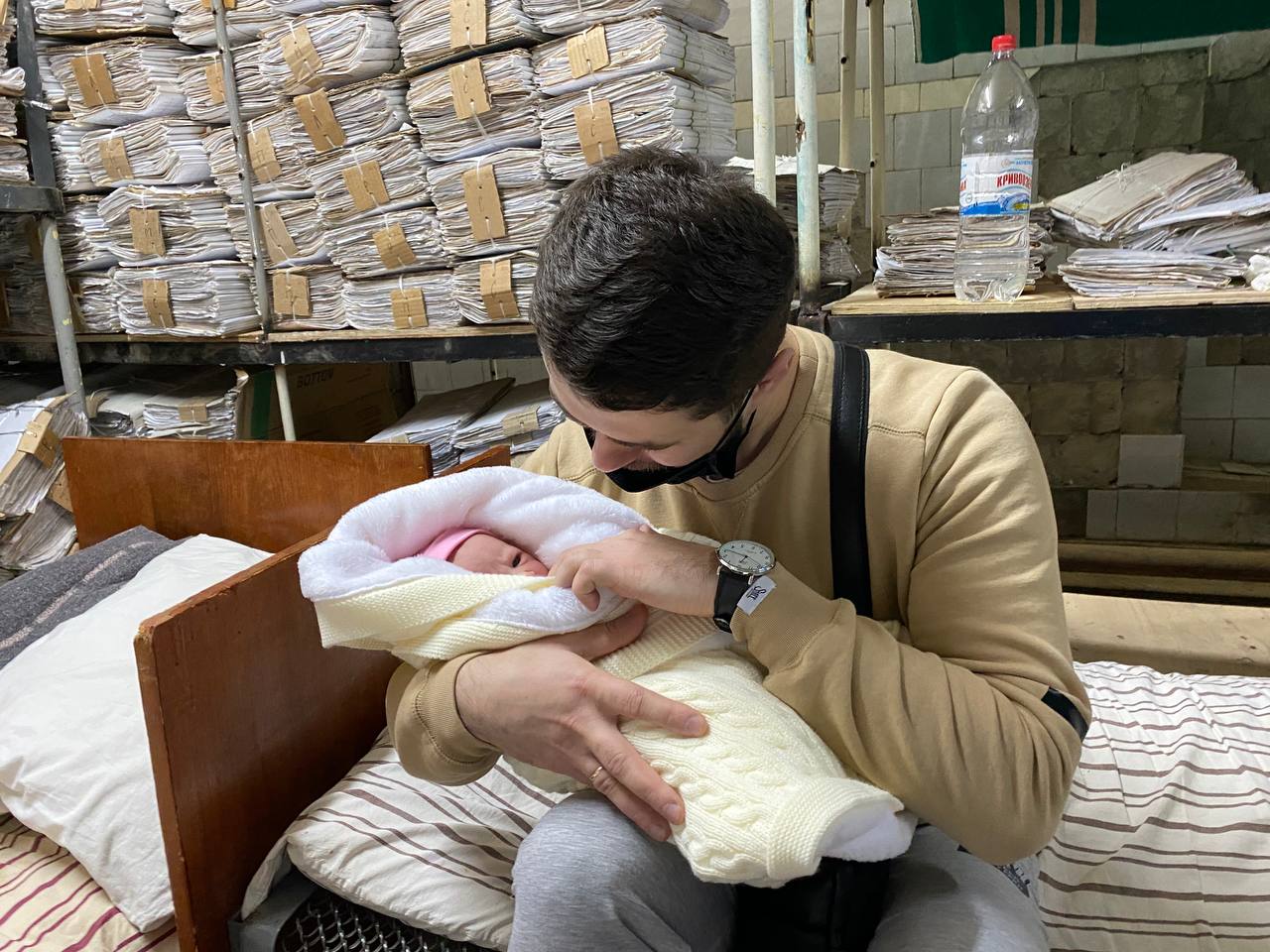 Николаев. Алексей и новорожденная Маша. Фото: Елена Костюченко