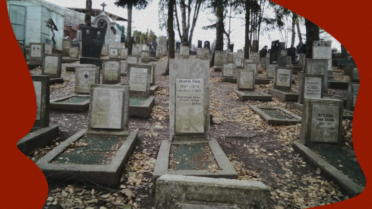 Her grave at Peredelkino cemetery.