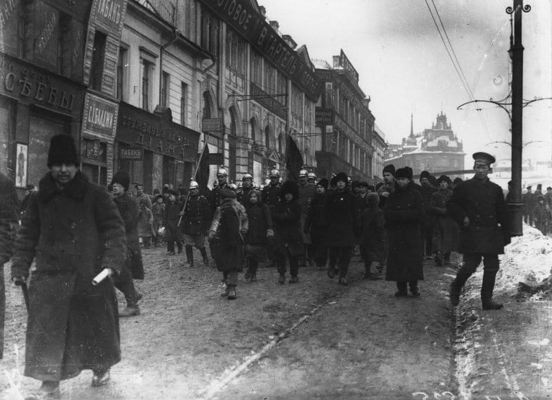 Демонстрация первых революционных пожарных. Москва. Те, кто сначала бежал, потом снова восставали