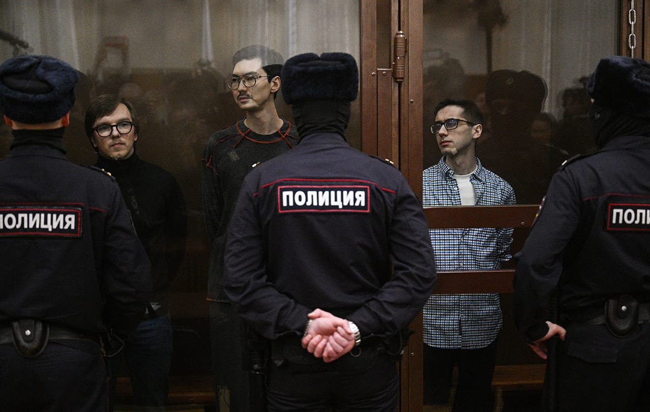 Подчиненные Собчак: Суханов, Бигаев, Романовский в аквариуме на суде 