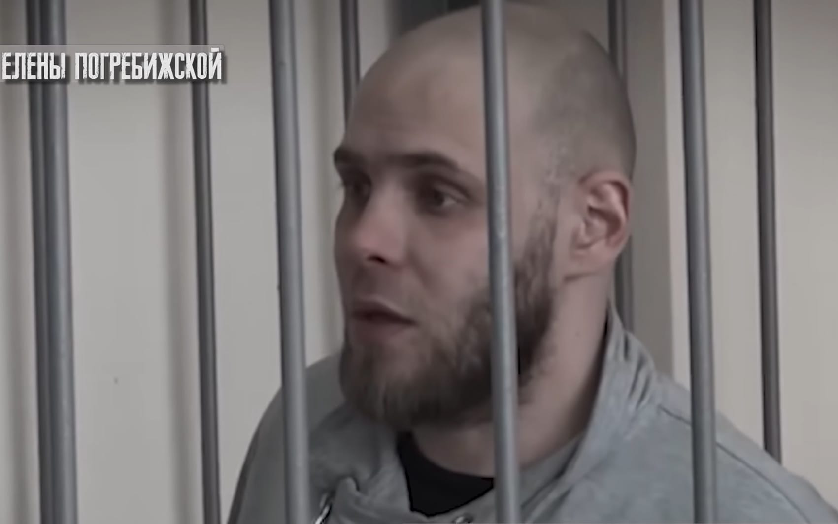 Олег Щеголихин на заседании суда. В Екатеринбурге мужчина похитил и пытал бывшую девушку, а потом повез ее на кладбище. Ей чудом удалось спастись.