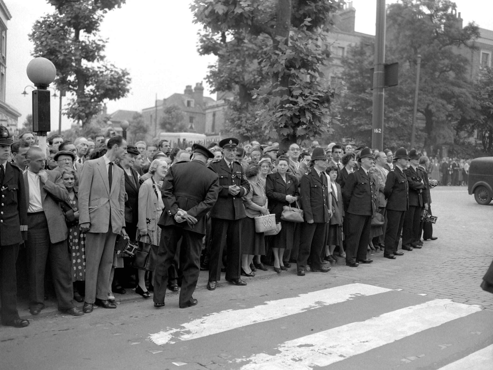 Смертная казнь 28-летней Рут Эллис, обвинённой в убийстве любовника, стала последним смертным приговором женщине в Великобритании.