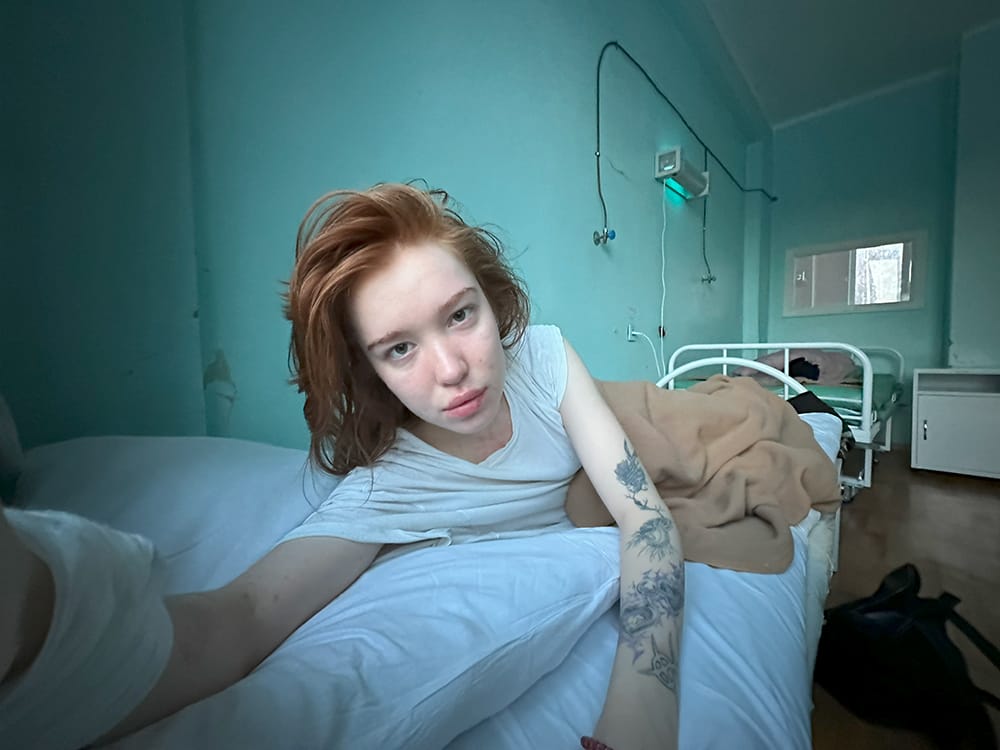 Суицид. Два года назад 22-летняя Аделина Зотова (фамилия изменена по просьбе героини) из Ижевска попыталась покончить с собой. Тогда ее спасли подруги, которые нашли ее в ванной без сознания и вызвали скорую.