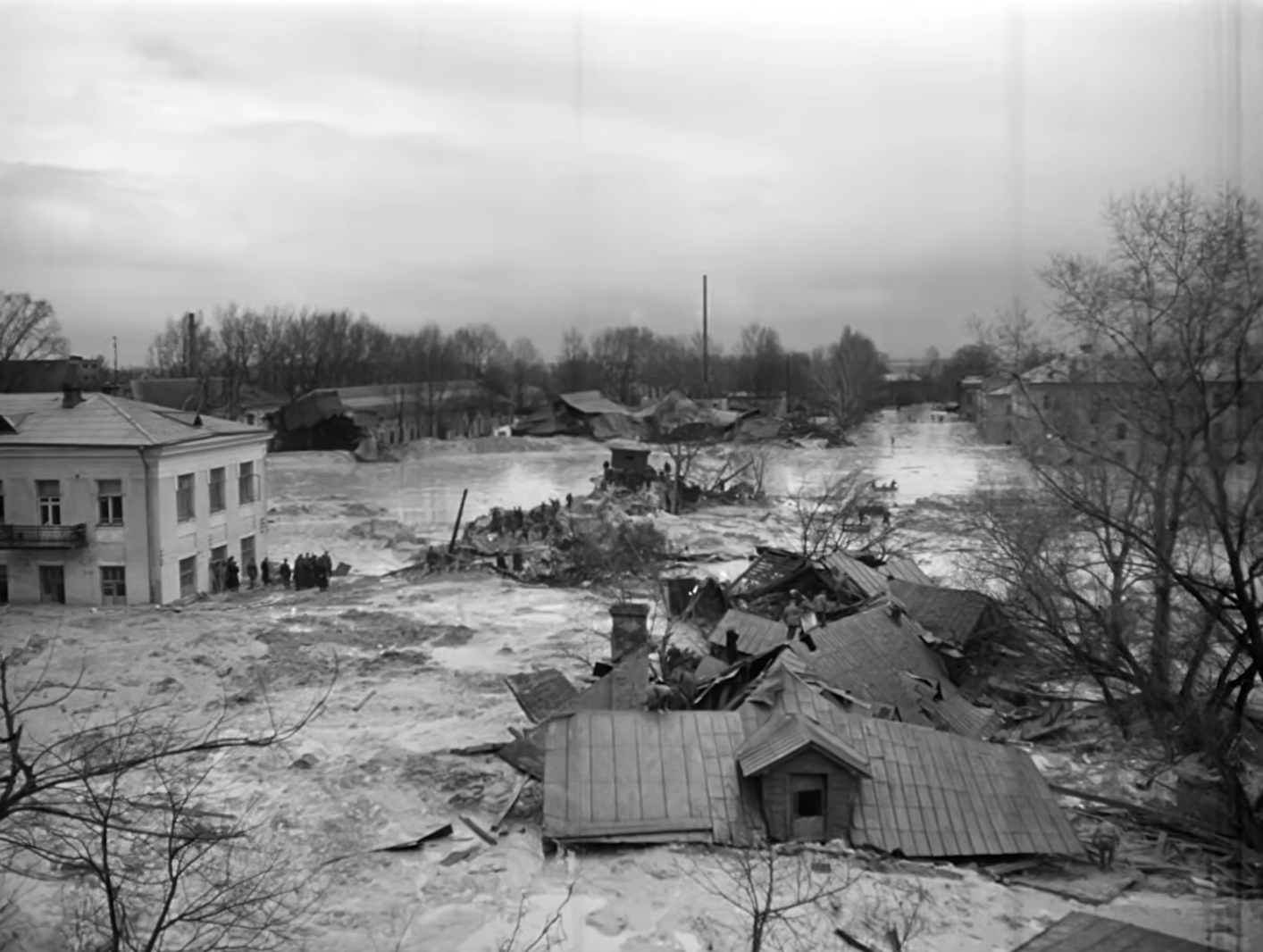 Куреневская трагедия, Киев, Бабий Яр. Прорвало дамбу