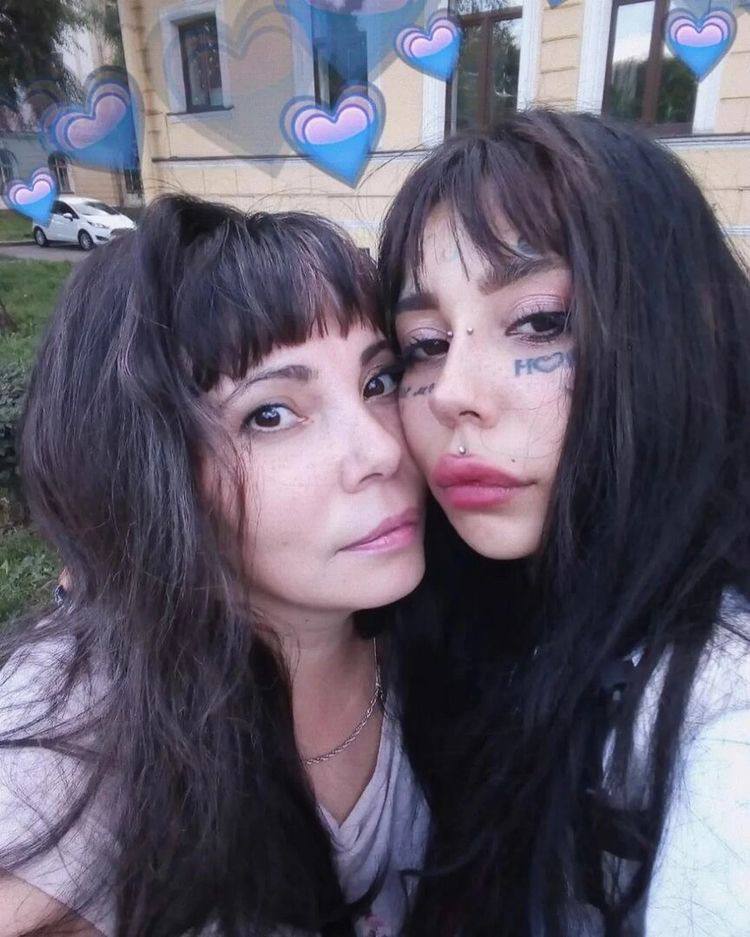 Анастасия Гришман с матерью Еленой Попцовой