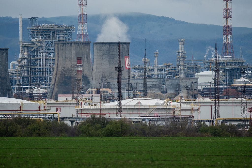 Нефтеперерабатывающий завод компании «Лукойл Нефтохим» в Бургасе, Болгария