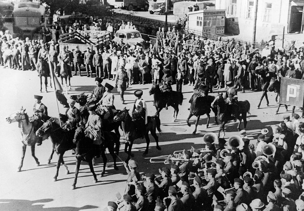 Добровольческий отряд карачаевцев в немецкой армии (вермахт), 1943 год. Фото: Heinrich Hoffmann / ullstein bild via Getty Images