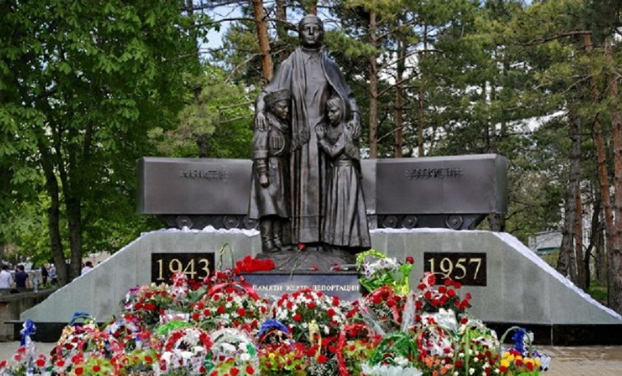 Памятник жертвам депортации карачаевского народа, с. Учкекен. Фото: Public Domain