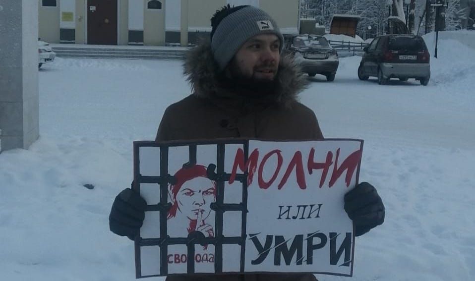 «Даже в пятом классе дети смотрели видео Навального про дворец»