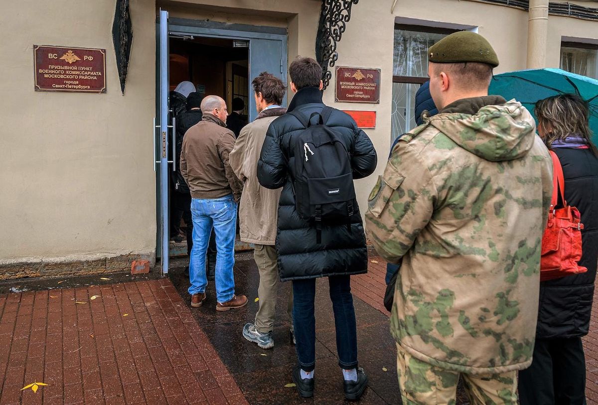 Инструкция: что делать, если вы взяли повестку или уже оказались в военкомате