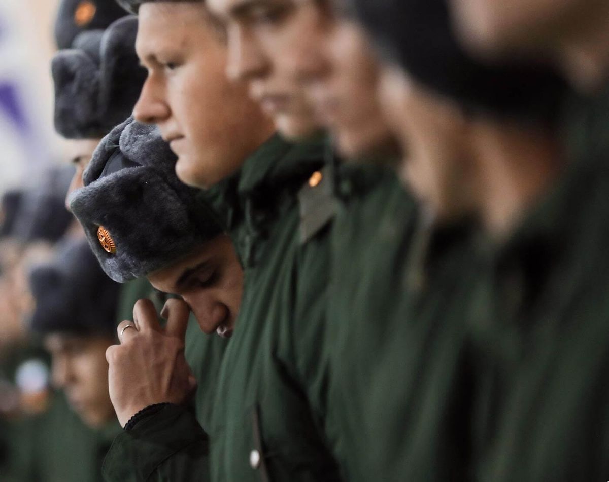 В России начали задерживать призывников. Их силой доставляют в военкоматы, чтобы отправить в армию