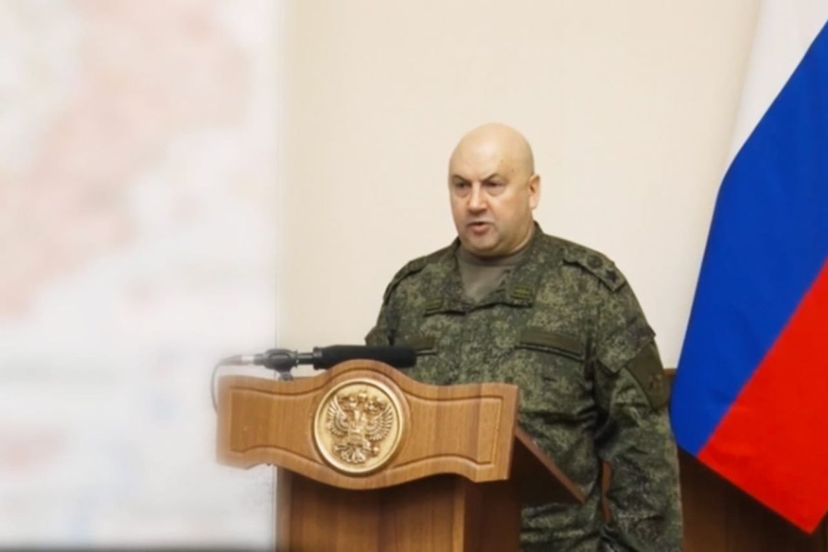 Российские военные покидают Херсон. Об этом на встрече Шойгу сообщил Суровикин