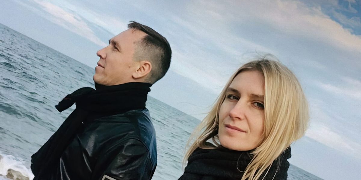 Уложили лицом в пол, начали снимать на камеру, а потом слили видео в интернет