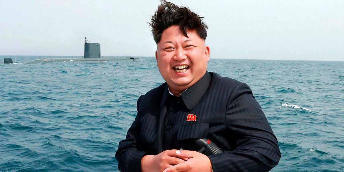 Ким Чен Ын улыбается