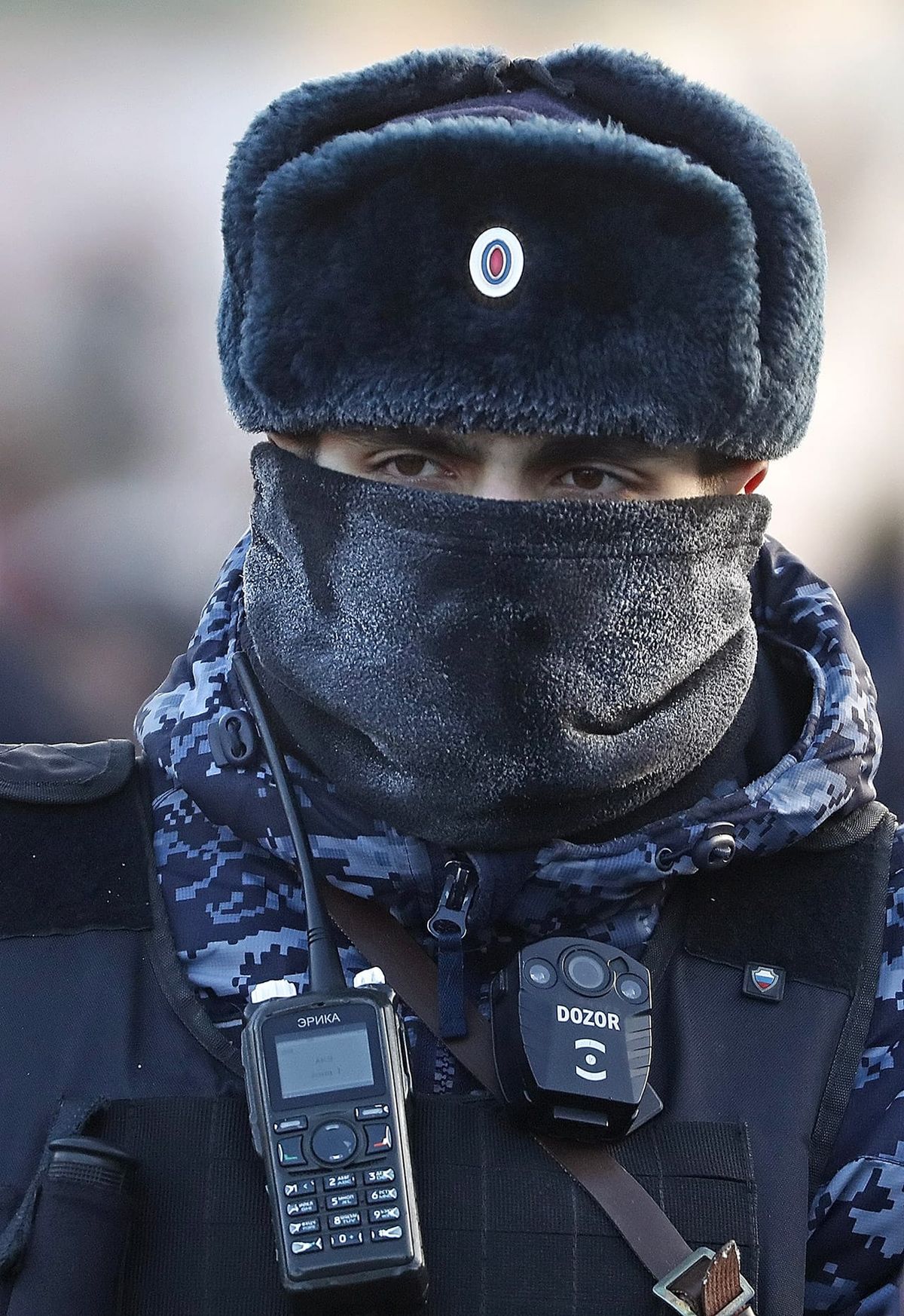 У меня могут забрать паспорт? А задержать без уточнения причин? 