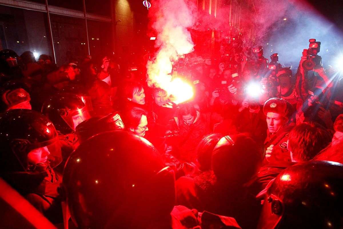 Оппозиции надо отказаться от мирного протеста и устроить выборы
