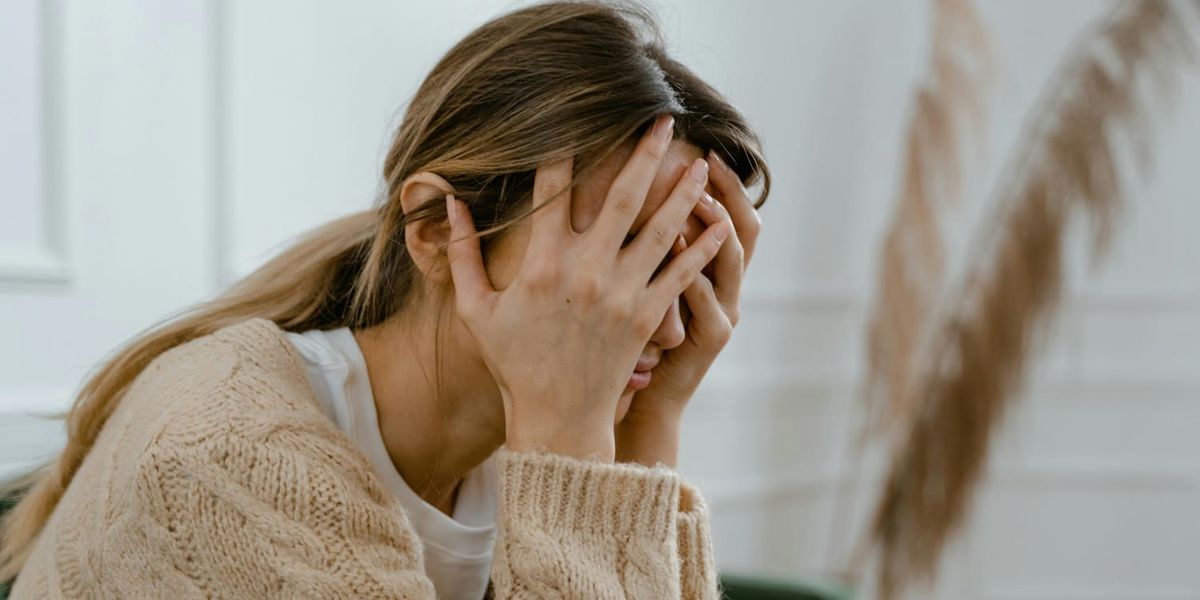 В соцсетях спорят, стоит ли сообщать девушкам, что они встречаются с абьюзерами