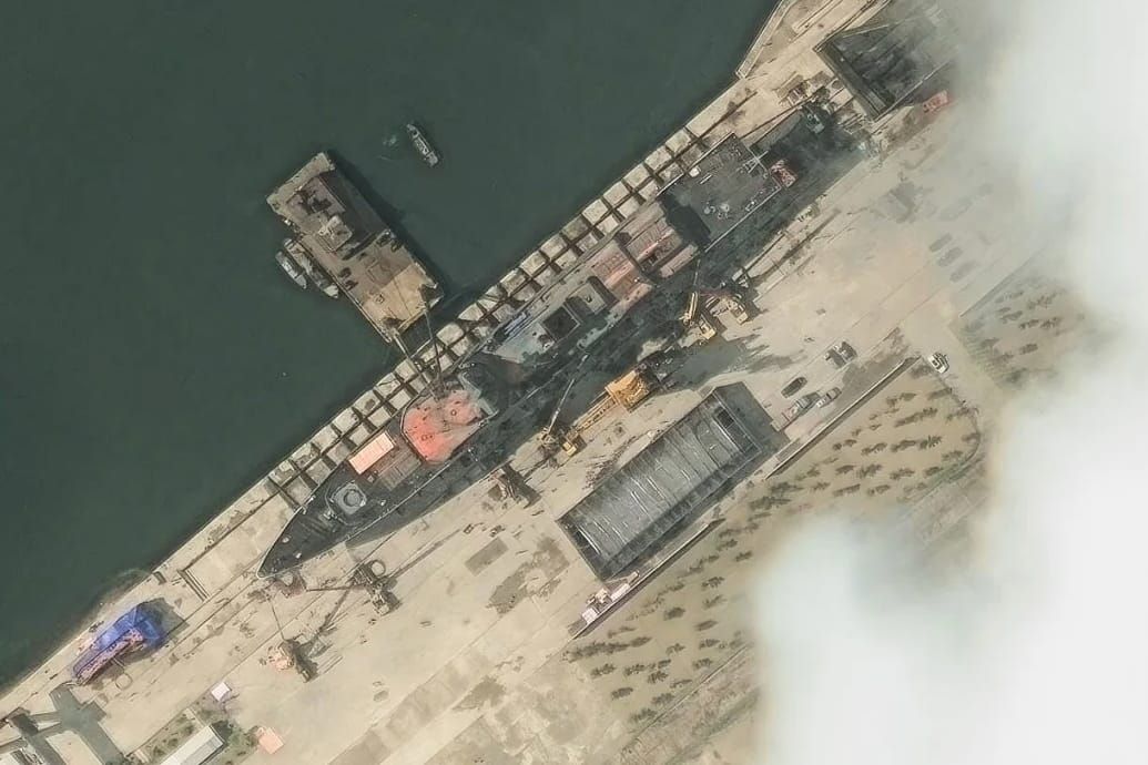 Новейший военный корабль опрокинули на глазах Ким Чен Ына