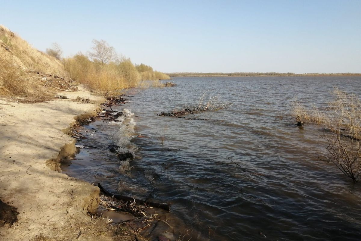 «Трупы из ямы стали падать в воду»