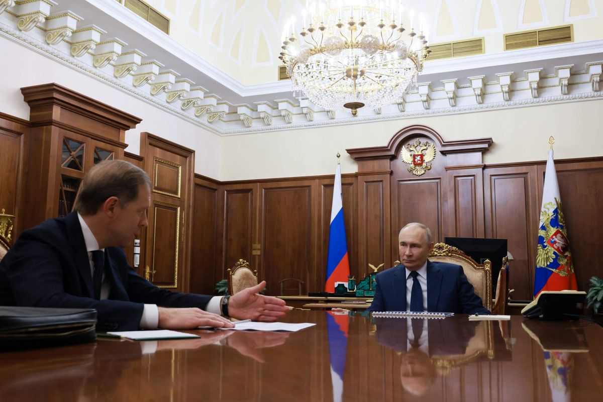 Путин и министр обороны