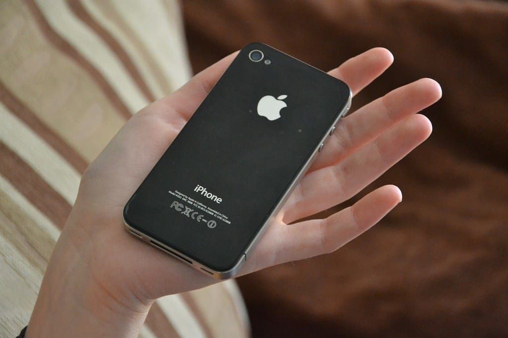 Соцсети вернули моду на iPhone 15-летней давности
