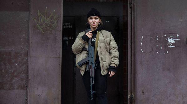 «Командир спросил: “Знаешь таких же боевых женщин, как ты? С яйцами больше, чем у мужчин?”»