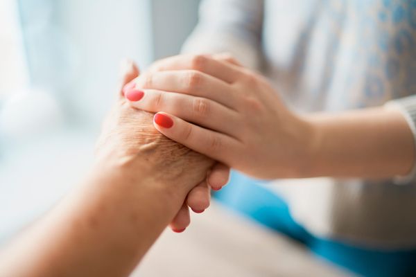 Пока мужчины делают карьеру, женщины выносят горшки
