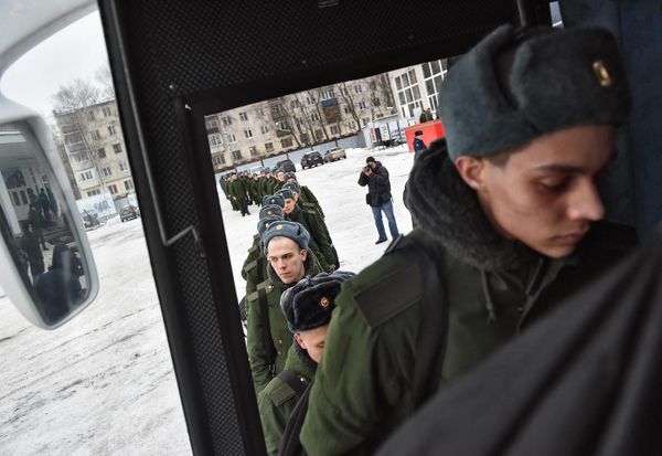 «Кого схватят, уговорят или принудят, того и заберут»