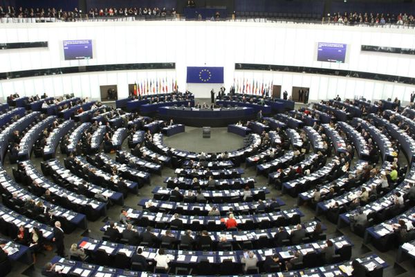 Европарламент, зал, в котором проходят собрания по принятиям решений и резолюций