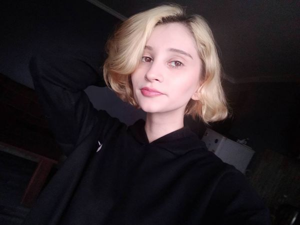 Элина Ухманова из Дагестана, которую насильно отправили «лечить» от бисексуальности и атеизма