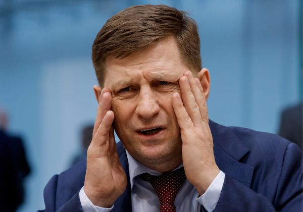  Неожиданно победил на выборах, стал «народным» губернатором, но в прошлом голосовал за аннексию Крыма
