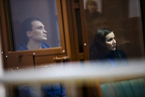 Муж готовил амфетамин, жена-учительница помогала искать покупателей