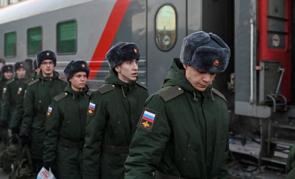 Иллюстрация: Электронные повестки и ограничение на выезд