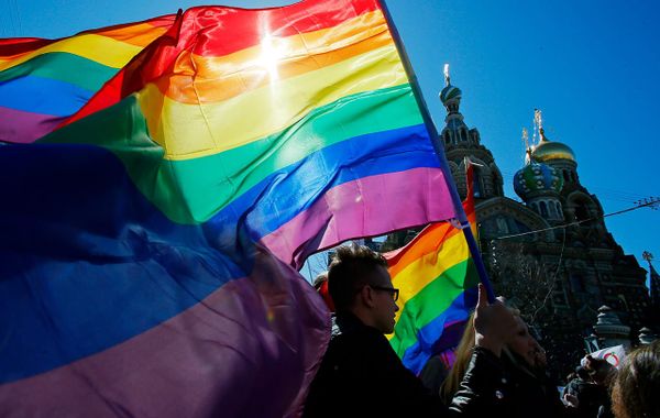 «Муж матери меня напоил и пытался изнасиловать, чтобы “исправить мое лесбиянство”»
