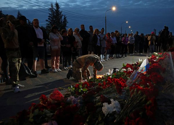 Стихийные мемориалы Пригожину в Санкт-Петербурге