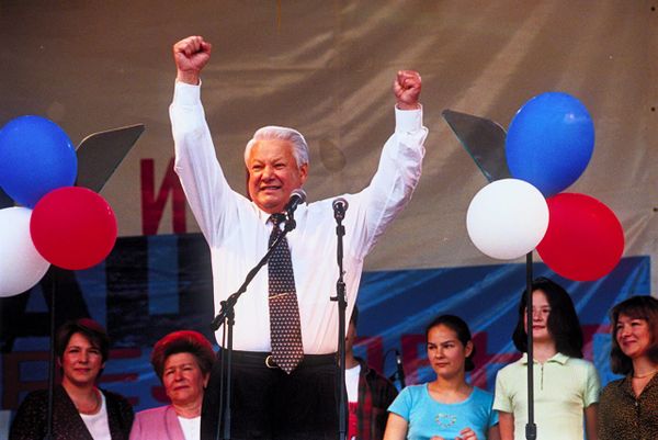 Письмо Навального и учебник Мединского: как нам все-таки относиться к 1990-м