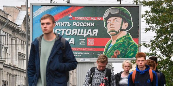 Минобороны не хватает контрактников для войны