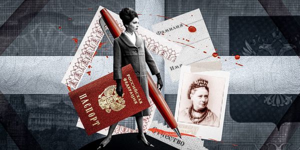 Иллюстрация: Женщина с паспортом на фоне семейных фотографий. Замена отчества на матчество