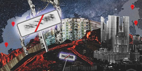 Иллюстрация: заблюренные дорожные знаки с обозначением населенных пунктов и стран. Новые названия России