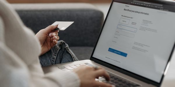 Иллюстрация: оплачивать зарубежные сервисы из России